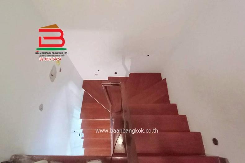 ทาวเฮ้าส์ หมู่บ้านศุภาลัย โนโววิลล์ คลอง 5 (ใกล้สวนน้ำลำลูกกา) เนื้อที่ 30.8 ตรว. อำเภอลำลูกกา ปทุมธานี 10