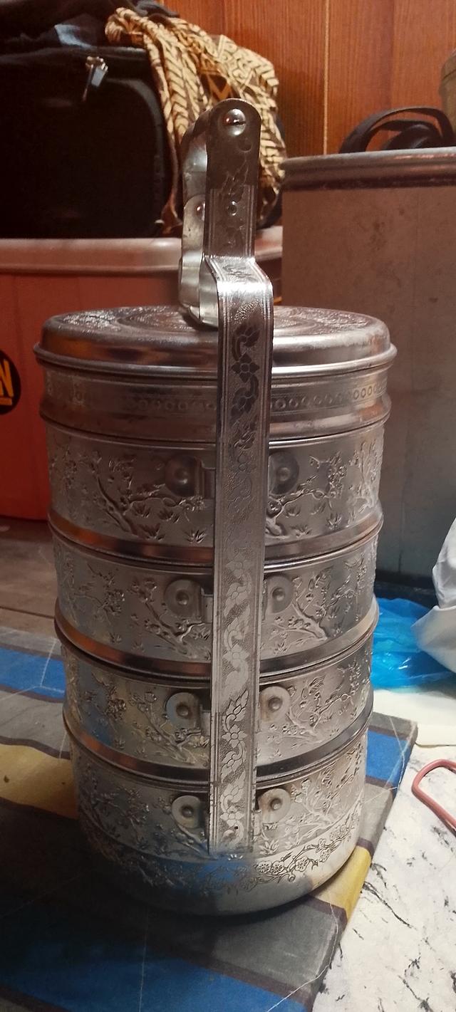 ปิ่นโตอลูมิเนียมลายไทย 4 ชั้น ขนาดใหญ่ 18-20 ซม. รูปย่อยที่ 4