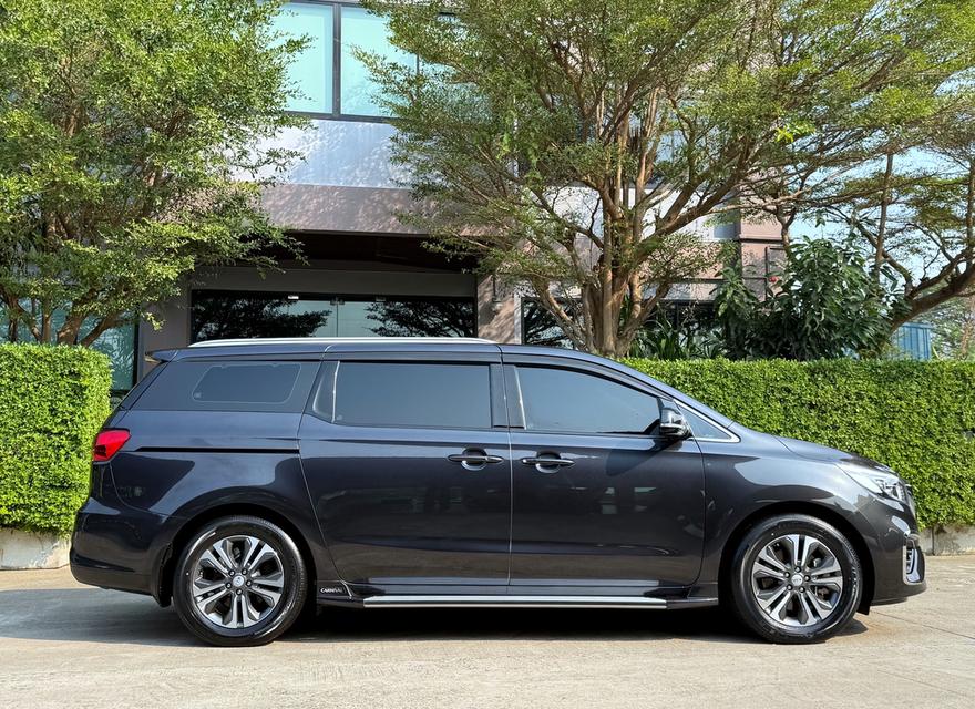 2020 KIA GRAND CARNIVAL 2.2 SXL รถมือเดียวออกป้ายแดง รถวิ่งน้อย เข้าศูนย์ทุกระยะ ไม่เคยมีอุบัติเหตุครับ 2