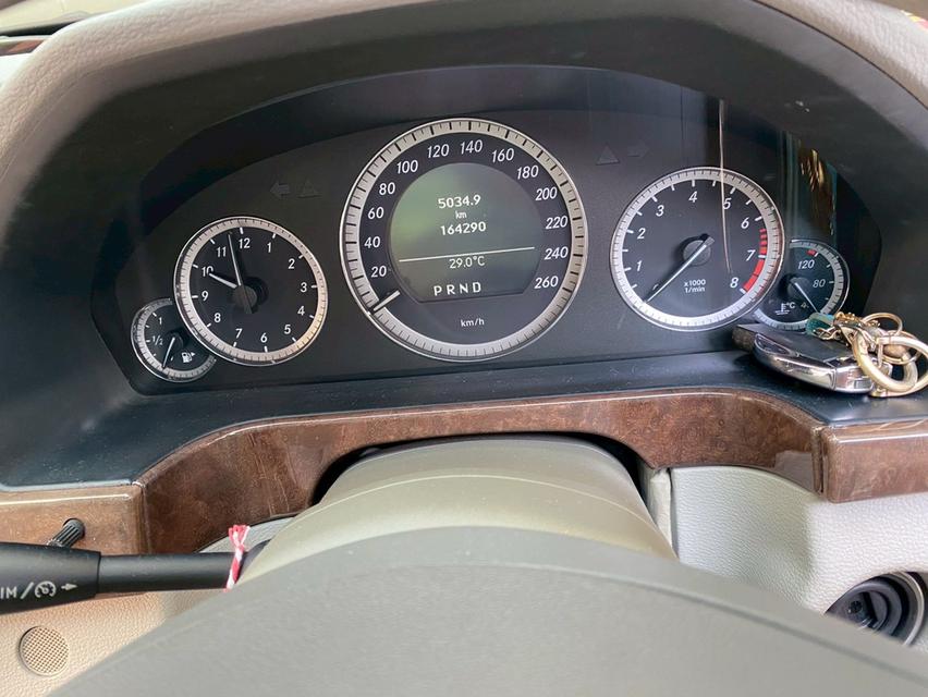 รถยนต์ Mercedes Benz รุ่น E 200 CGI BE ปี 2011 สีเทา 7