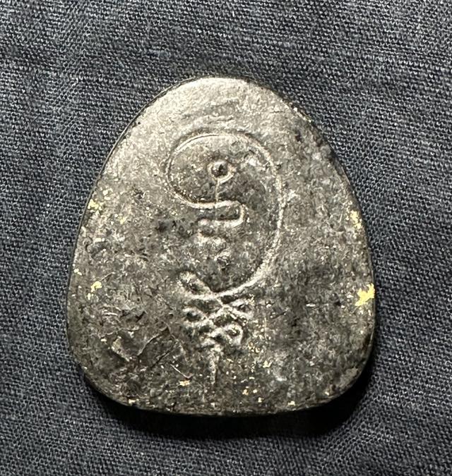 พระปิดตา เนื้อผงคลุกรักทองเดิมไม่ทราบที่ 6