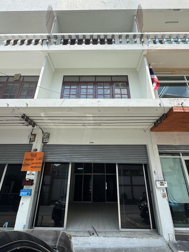 ทาวน์เฮาส์ 3 ชั้น ลาซาล 32 ติดถนนหลัก 8