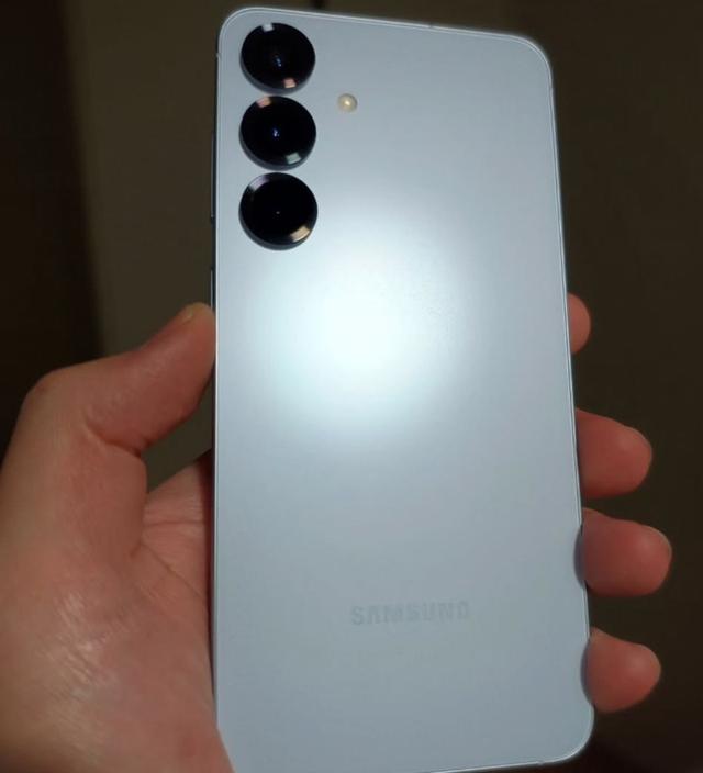 Galaxy S25 Plus สีขาว ใช้งานน้อย 2