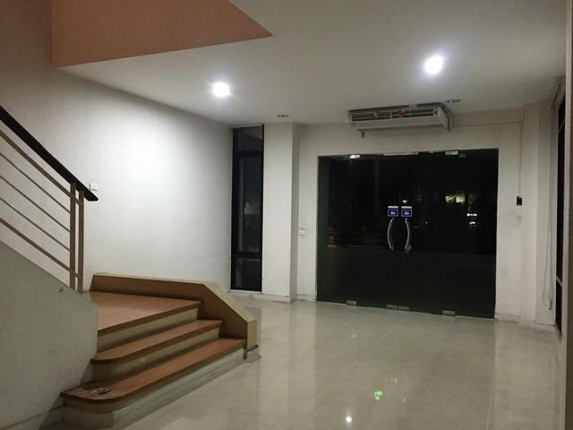 ให้เช่าสำนักงานสำนักงาน 4 ชั้น 600 ตร.ม. ต่อเติมโกดัง 50 ตารางเมตร บ้านกลางกรุง ออฟฟิศ พาร์ค บางนา ตราด กม 5