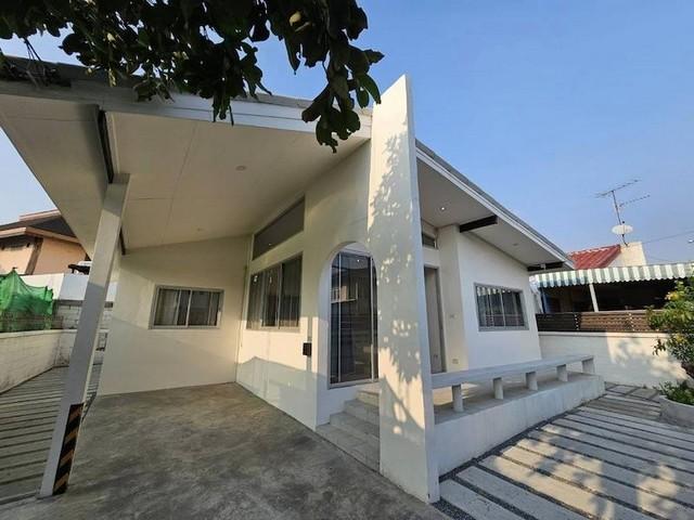 ให้เช่าบ้านเดี่ยวย่านถนนเสนานิคม1ลาดพร้าว เหมาะทำ Home Office หรือ Studio หรือพักอาศัย