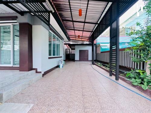 ขายบ้านเดี่ยวรีโนเวทใหม่ หมู่บ้าน ชัยพฤกษ์ วัดลาดปลาดุก ติดถนนใหญ่ ใกล้เซ็นทรัลเวสเกต 3