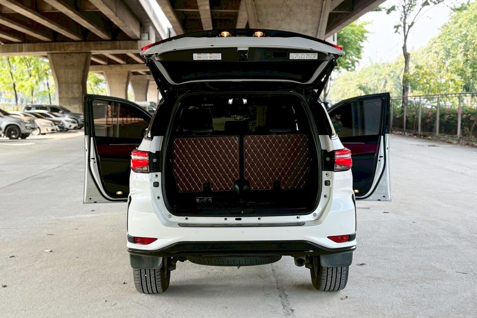 Toyota FORTUNER 2.4 Legender Black Top 2WD AT ปี 2024 รูปที่ 8