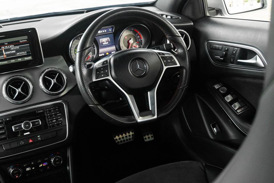 Mercedes-Benz Gla250 Amg Dynamic ปี 2016 สีเทา ราคาดีมาก รูปที่ 13