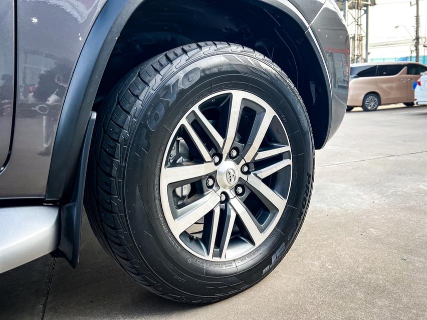 Toyota Fortuner 2.8V 4wd ปี22 18