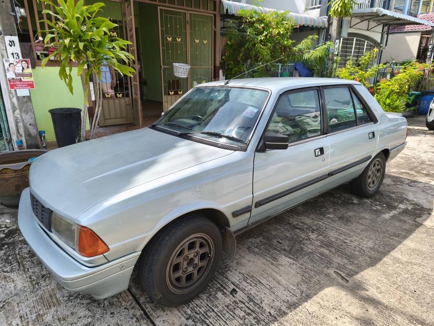 รถเก๋ง เปอร์โยรุ่น 305 ปี1995