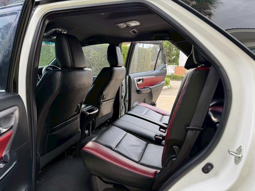 Toyota Fortuner Legender 2.4 ดีเซล รุ่นทอป ปี 2021 หลังคาดำ ออฟชั่นเต็ม ใช้งาน 3 หมื่นโล เจ้าของเดียว รูปที่ 12