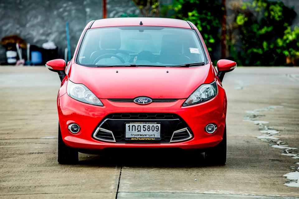 Ford Fiesta 1.5 Sport 5 ประตู สีแดง เกียร์ออโต้ ปี 2012