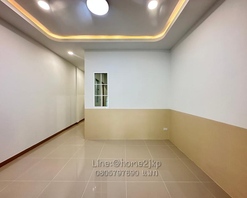 ชุมชนหลังคาแดง ถนน เคหะร่มเกล้า 24 บ้านสวย สไตล์โมเดิร์น ทำเลเคหะร่มเกล้า 3