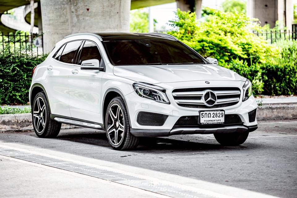Mercedes Benz Gla250 สีขาว ปี 2016 ซันรูฟ