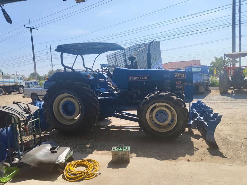 ขายรถไถ Newholland 6640 สีน้ำเงิน 4