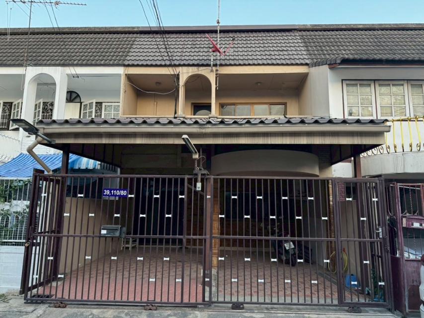 ขายด่วน!! ทาวน์เฮาส์ หมู่บ้านอมรพันธ์ 12 - 29 ตร.ว. 170 ตรม. *ใกล้ BTS สายหยุดเพียง 200 เมตร*