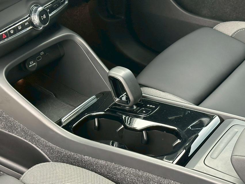 Volvo C40 TwinMotor 2023• Mileage: 28,000 km 15