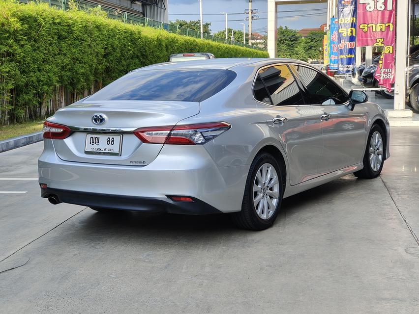 Toyota Camry 2.5 Hybrid Premium AT  3
