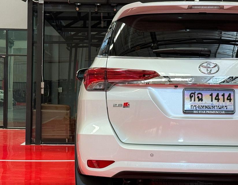 2017 TOYOTA FORTUNER 2.8 V รถมือเดียวออกป้ายแดง รถวิ่งน้อย ประวัติศูนย์ครบ ไม่เคยมีอุบัติเหตุครับ 9