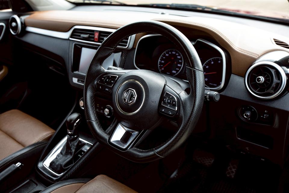 MG ZS 1.5 X ปี 2018 สีแดง มือเดียวป้ายแดง  14