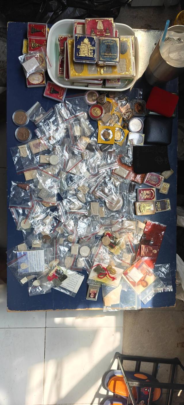 พระบ้านหาคนเหมา พระผง 110 องค์ พระในตลับอีกประมาน30-40องค์