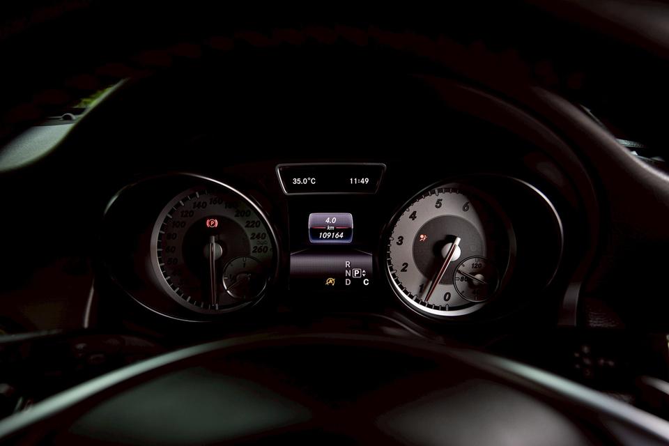 Mercedes Benz Gla250 สีขาว ปี 2016 ซันรูฟ 18