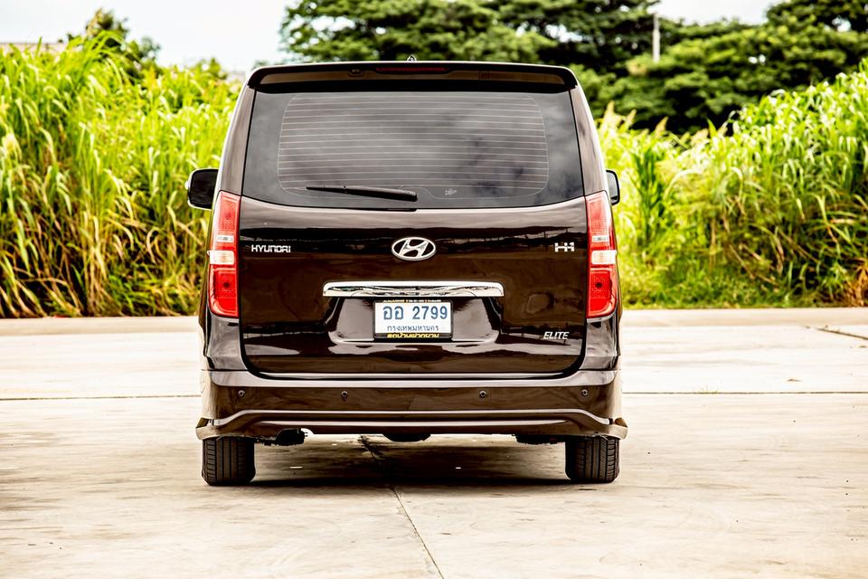 Hyundai H-1 ELITE 2.5 ดีเซล ปี 2016 สีน้ำตาล มือเดียวป้ายแดง  7