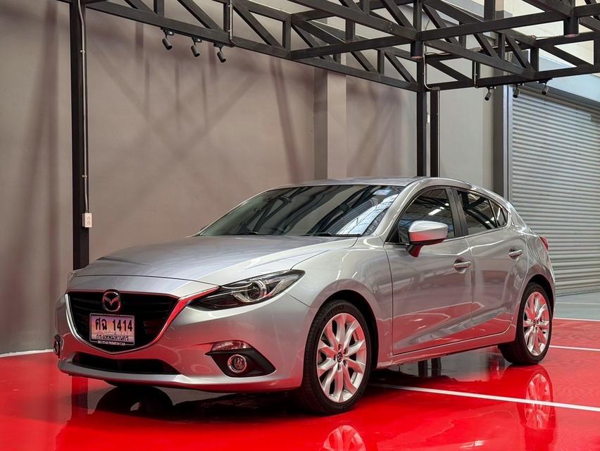 2016 MAZDA 3 2.0S 5 ประตู รถมือเดียวออกป้ายแดง รถวิ่งน้อยเพียง 90,000 กม รถเข้าศูนย์ทุกระยะ ไม่มีอุบัติเหตุครับ