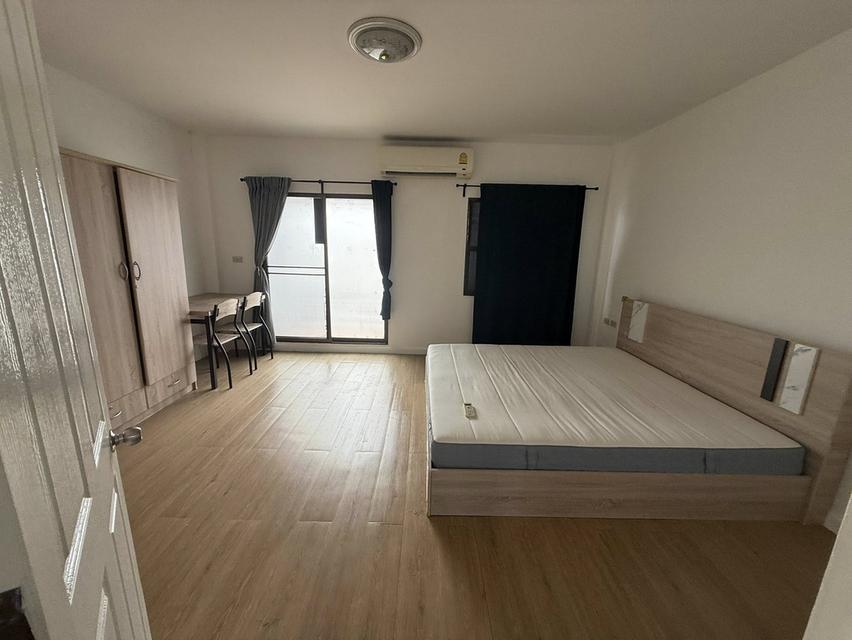 ให้เช่าด่วน! ลดราคา ทาวน์โฮม 3.5 ชั้น บ้านกลางเมือง 1 รัชดา-เหม่งจ๋าย (22 ตร.ว. / 300+ ตร.ม.) ทำเลทอง เดินทางสะดวกมาก