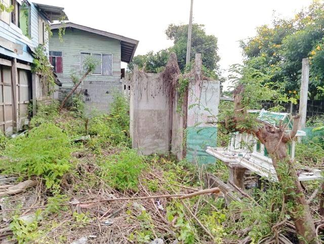 มีประตูเหล็ก 2 บาน ให้เช่าห้องพร้อมที่ดิน ติดริมน้ำ คลองมหาสวัสดิ์ ตลาดศาลายา 1.6 กม วัดปุรณาวาส รร.สาธิตนานาชาติ ม.มหิด 2