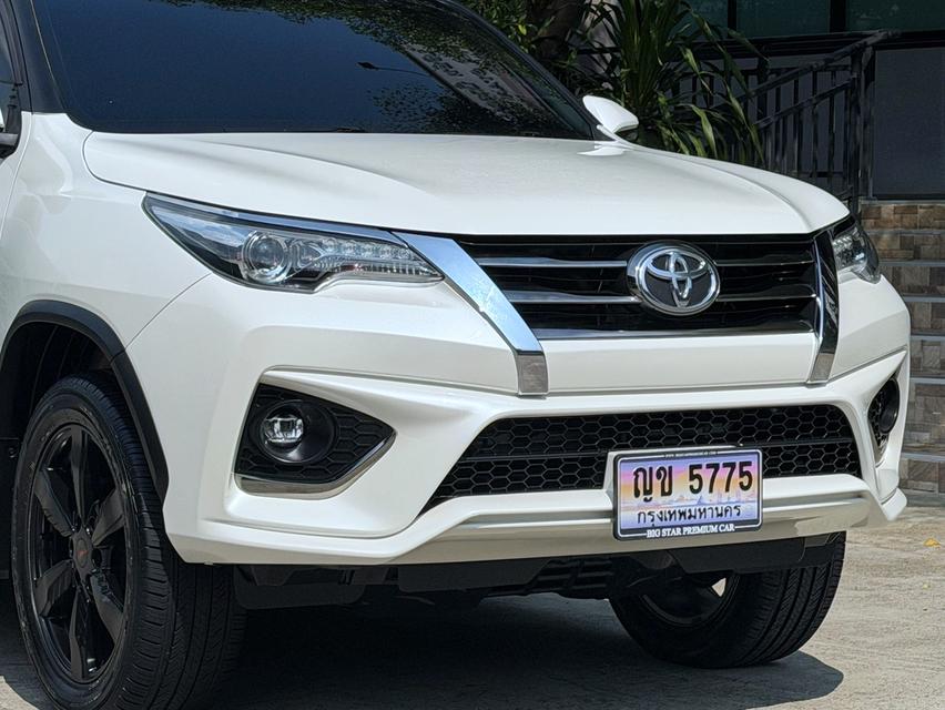 2018 TOYOTA FORTUNER TRD รถมือเดียวออกป้ายแดง รถวิ่งน้อยเพียง 120,000กม ประวัติศูนย์ครบ ไม่เคยมีอุบัติเหตุครับ รูปที่ 8