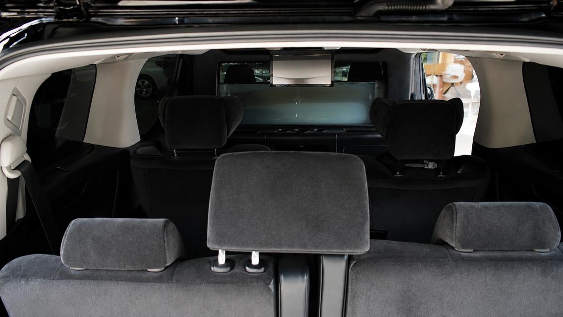 เลียบด่วนรามอินทรา MPV ระดับผู้บริหาร หรูหรา นั่งสบาย ฟังก์ชันจัดเต็ม รูปที่ 15