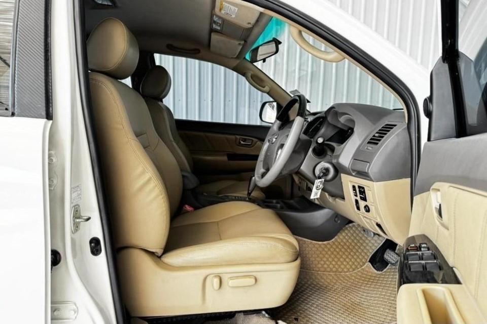 Toyota Fortuner 2.7V เบนซิน เกียร์ออโต้  ปี2012 11