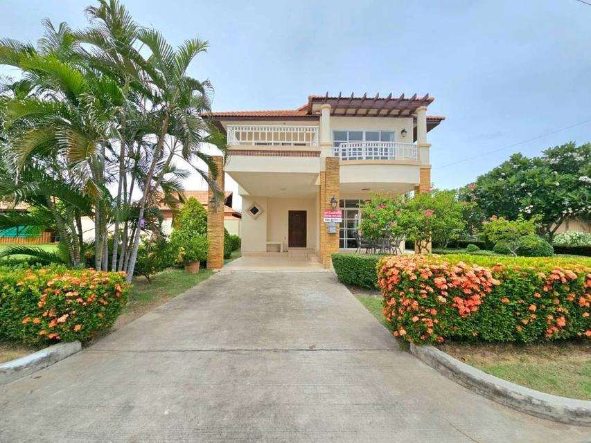 Two-story detached house for sale in Mountain View International Village, Bangsaen. Convenient location, near Burapha University Hospital. 2