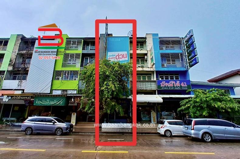 อาคารพาณิชย์ ติดถนนลาดพร้าว-วังหิน (ใกล้วัดลาดพร้าว) เนื้อที่ 17 ตรว. แขวงลาดพร้าว เขตลาดพร้าว 1