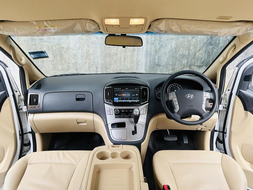 2022 Hyundai H-1 Elite NS (11ที่นั่ง) 90,000 km. โทร.0922639576 เอ๋