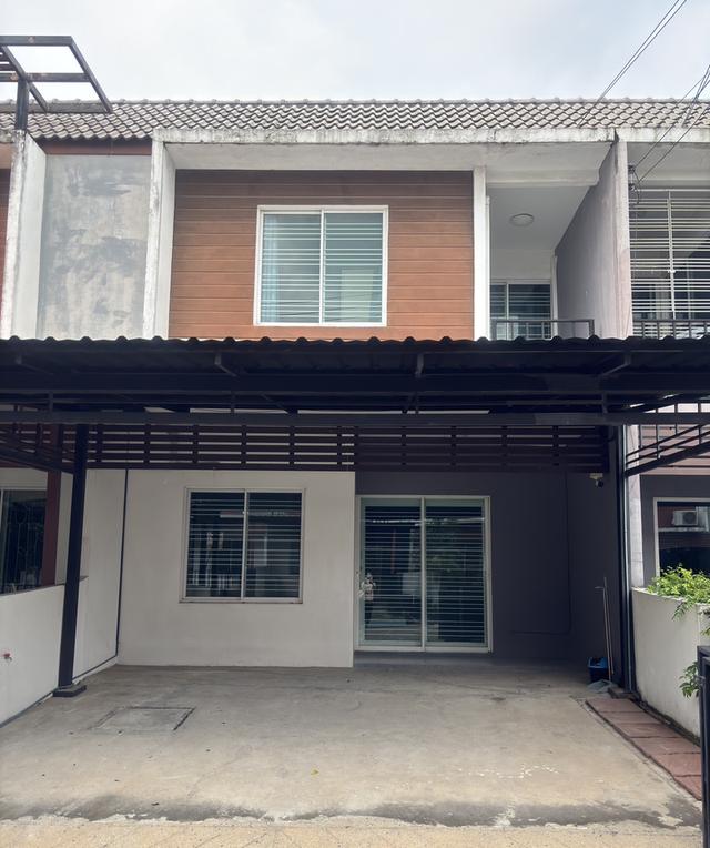 ให้เช่าบ้านราคาถูก บ้านเช่าใกล้เมกาบางนา 800เมตร เนื้อที่20ตรว. 3นอน 2น้ำ แอร์ 4เครื่อง พร้อมอยู่ 1