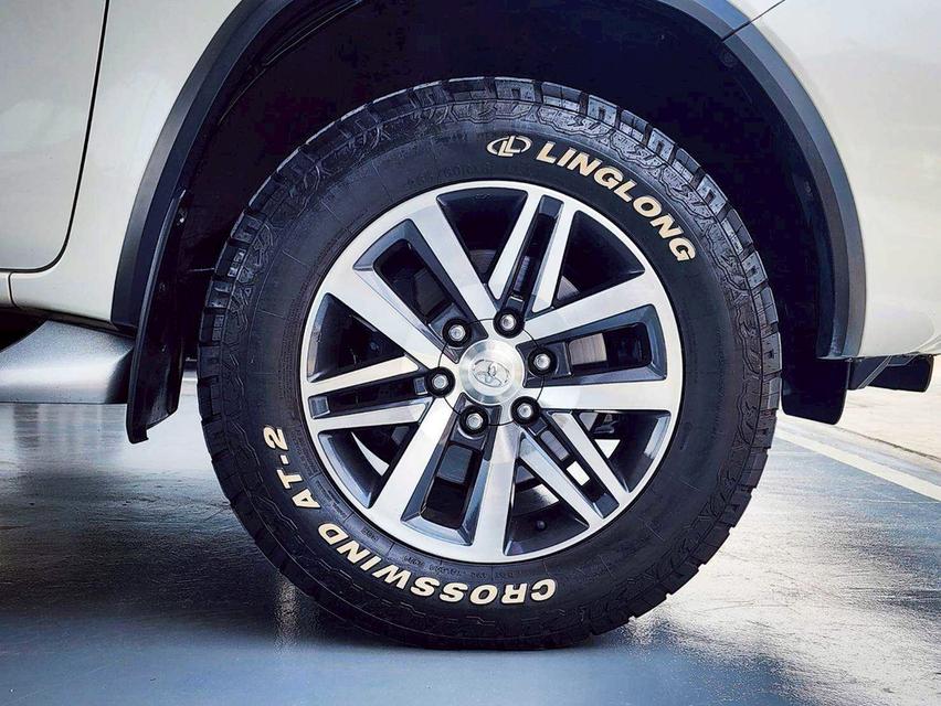 TOYOTA FORTUNER 2.4 V 2WD ปี 2019 18