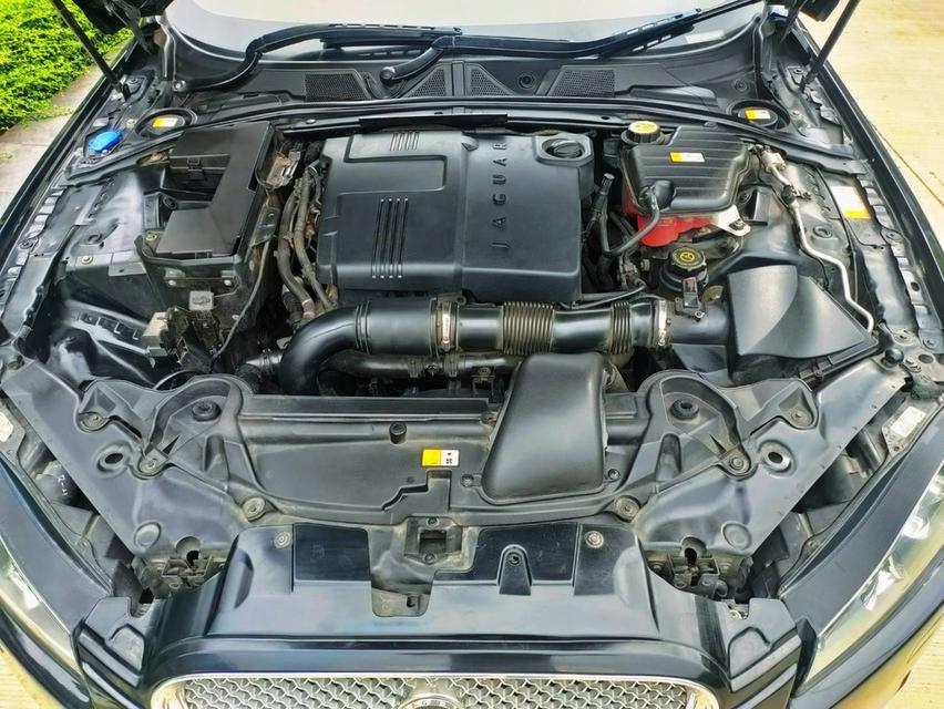 Jaguar สีดำ Xf 2.2 ปี 2012 20