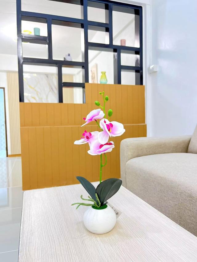 หมู่บ้านบัวทองธานี ฝั่งตรงข้ามสมบัติบุรีทาวน์เฮ้าส์  2 ชั้น  บ้านไล่ระดับ เพดานสูงโปร่ง ตกแต่งใหม่พร้อมอยู่ 7