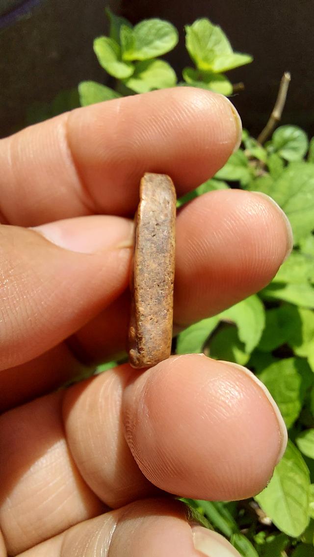 พระซุ้มกอ เนื้อดิน แร่ดอกมะขามสวยๆ รูปที่ 6