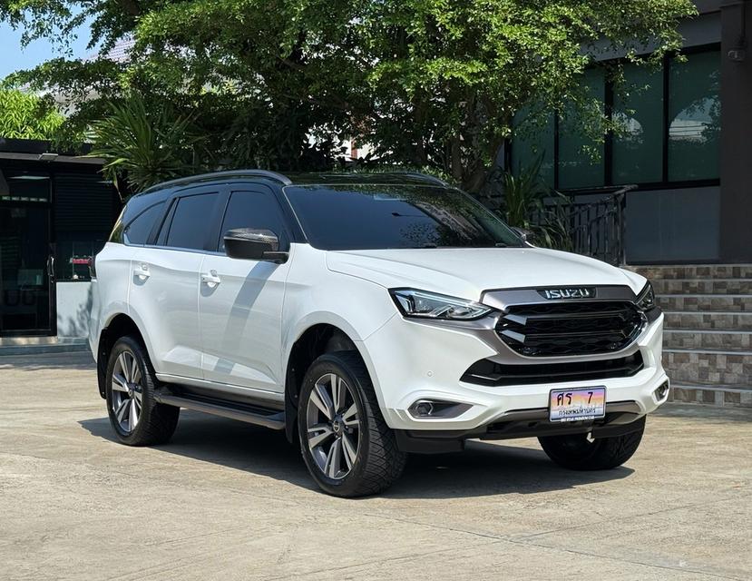 2024 ISUZU MU-X 3.0 ULTIMATE 4WD รถมือเดียวออกป้ายแดง รถวิ่งน้อยเพียง2X,XXX KM เข้าศูนย์ทุกระยะ ไม่เคยมีอุบัติเหตุครับ