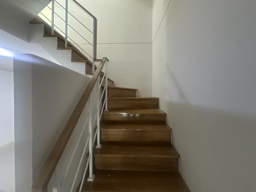 หาผู้สนใจเช่าบ้านกลางเมืองรามอินทรา ทาวน์โฮม3ชั้น 3ห้องนอน3ห้องน้ำ1ห้องนั่งเล่นจอดรถ2คันแอร์และม่านครบทุกห้อง ต่อเติมลานซักล้างหลังบ้านพร้อม 5