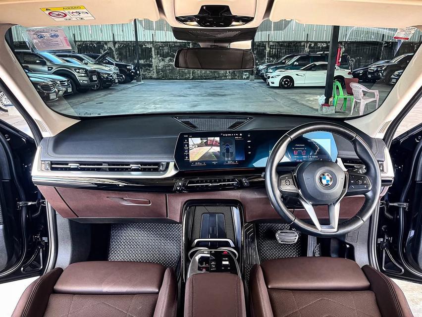 2023 BMW X1, 1.5 sDrive18i โฉมปี 23-ปัจจุบันเครื่องยนต์เบนซิน LCI รหัสตัวถังU11 รถสีดำ รูปย่อยที่ 4