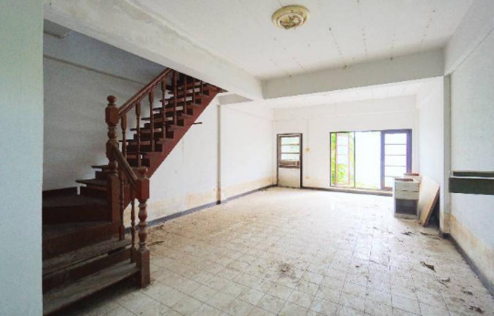 ขาย ทาวน์โฮม 2 ชั้น บ้านสวนสุทธิดา คลองห้า ราคาเพียงหลักแสน 110 ตรม 18 ตรว 2 ห้องนอน ทำเลดีใกล้ถนนใหญ่ รีโนเวทอยู่เองก็ด 4