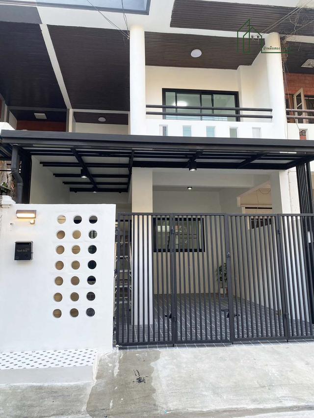ทาวน์เฮาส์ 2 ชั้น บ้านบดินทรรักษา4 คู้บอน27 รามอินทรา พร้อมเฟอร์นิเจอร์ 1