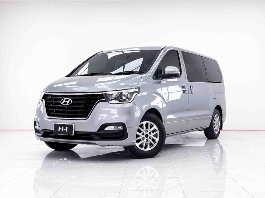 HYUNDAI H-1 TOURING เกียร์ AT ปี 2019 สีเทาเลข​ไมล์ 68,238 กมราคา 659,000 บาทโทร 0929699899 6B777