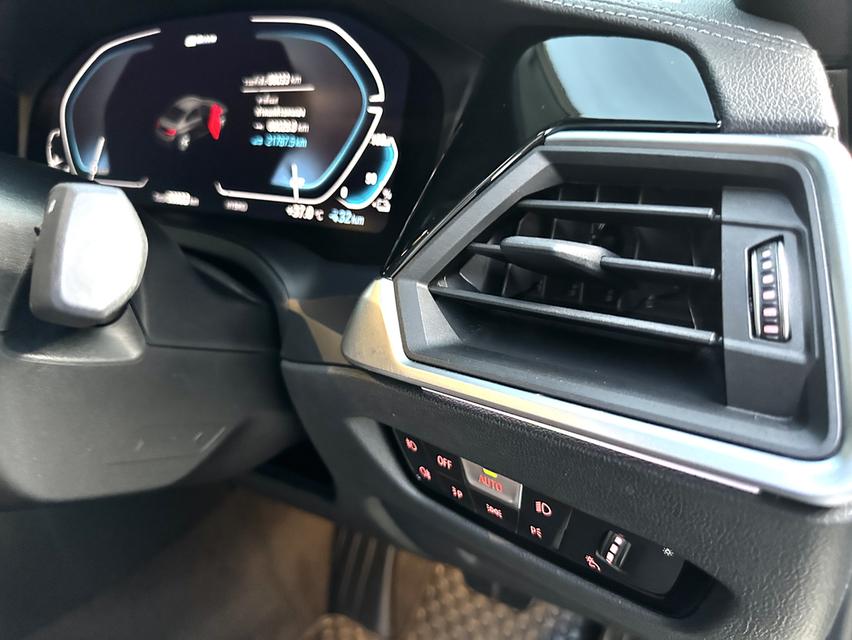 ฺBMW 330e Plug-in Hybrid M Sport จดทะเบียนปี2021 ไมล์น้อย รูปที่ 7