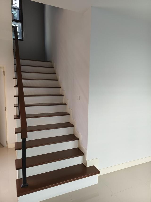 บ้านแฝดสไตล์บ้านเดี่ยว พร้อมติดตั้งระบบโซล่า ตัวบ้านไม่ติดกันสามารถเดินรอบบ้านได้ ก่อสร้างด้วยอิฐมอญแดง 10