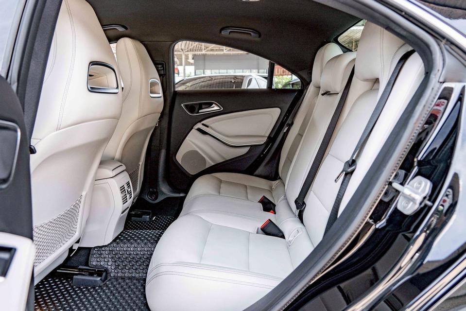 รหัสรถ NP1370 BENZ CLA200 URBAN 2017 14